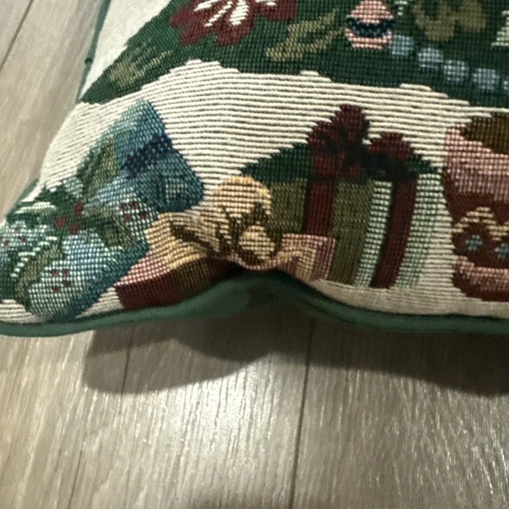Vintage Needlepoint Type Christmas Tree Decorative‎ Tapestry Pillow